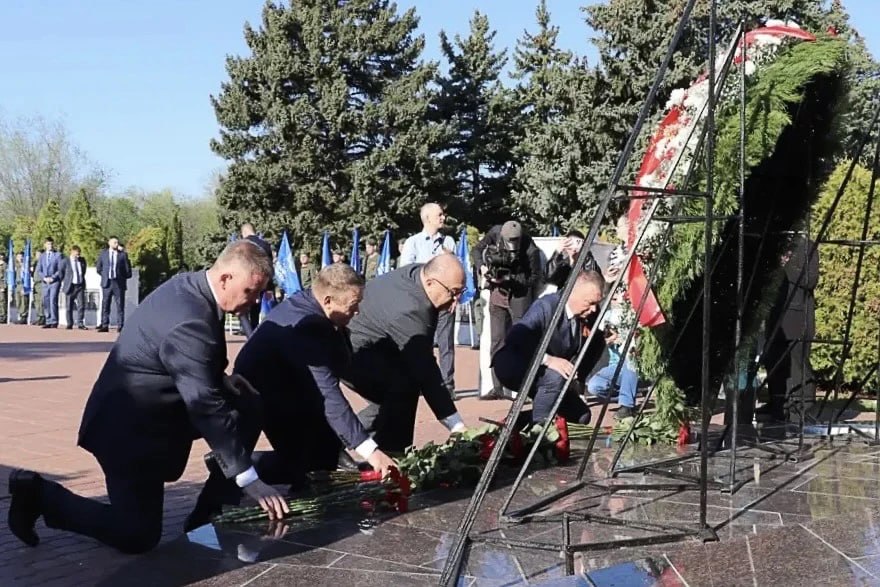 Николай Панков возложил цветы к монументу «Воин-освободитель»